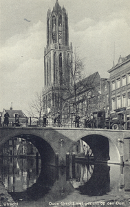 1631 Gezicht op de Oudegracht Tolsteegzijde te Utrecht met op de voorgrond de Gaardbrug en op de achtergrond de Domtoren.